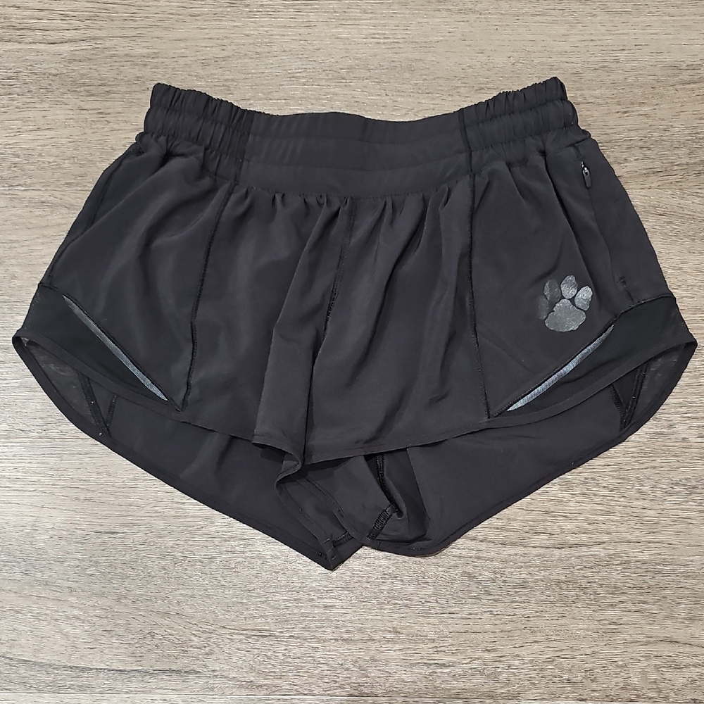 Lululemon Hotty Hot Short II 2.5" Black with Paw Print Special Edition Size 6